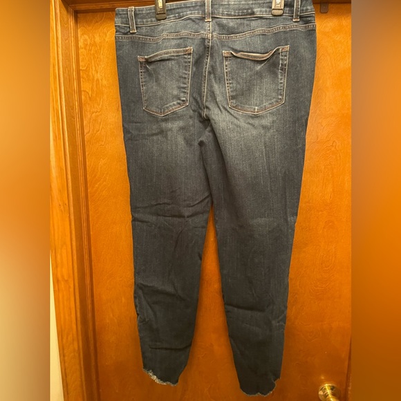 💕 • Maurice’s • High-Rise Distressed Denim Jeggings | XL - XLONG - Picture 3 of 4